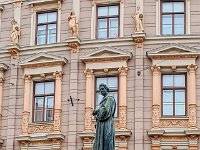 Spomenik Andriji Kačiću Miošiću